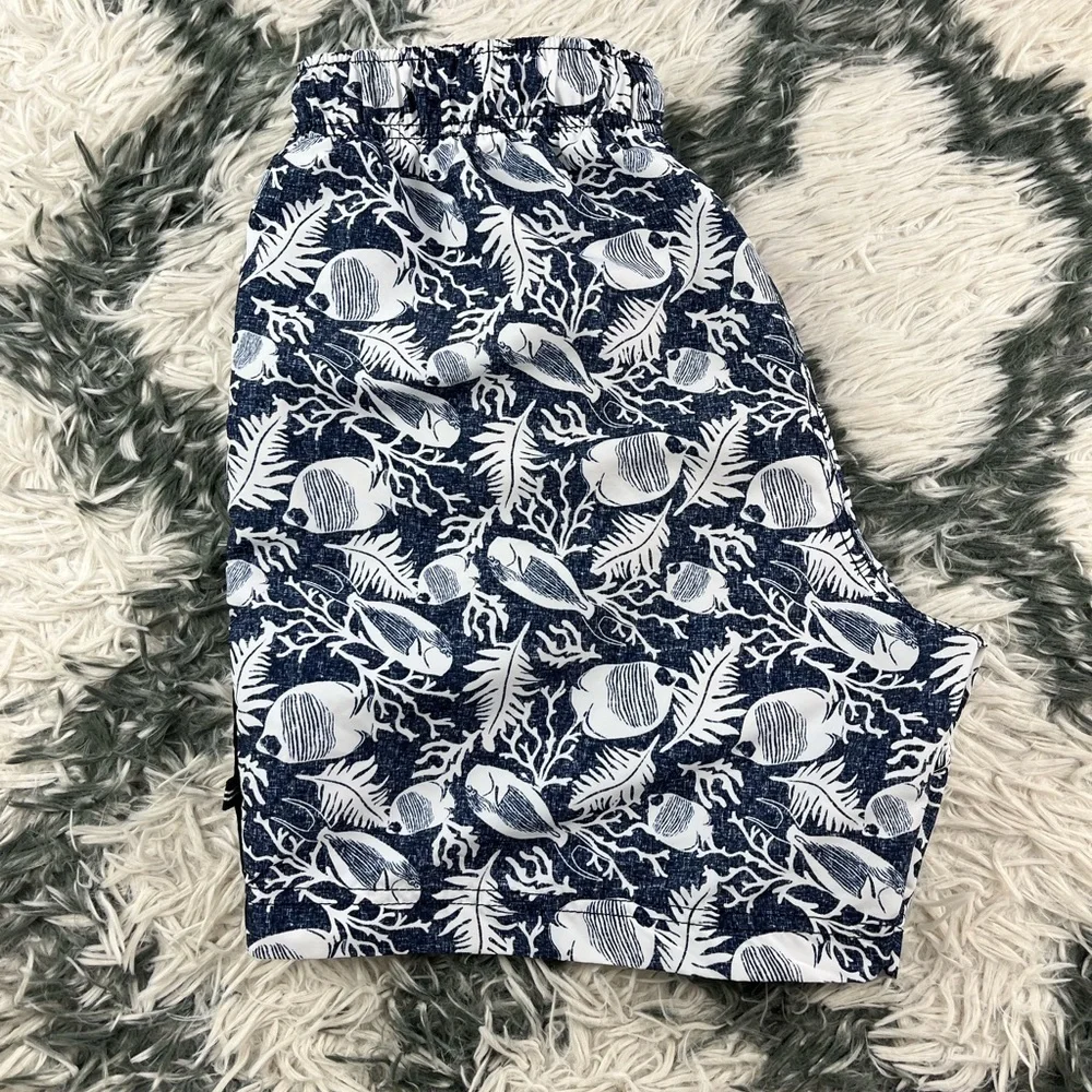 Nautica Men’s Sustainably Crafted 6” Seashell Print Swim Trunks Sz M Blue White